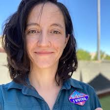 Leigh Farley's Instagram, Twitter & Facebook