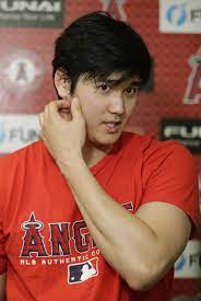 Shohei ohtani homers, throws 101 mph in first inning. Baseball Ohtani Angels Agree On 650 000 Contract For 2019 Report