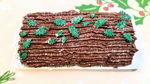 Buche De Noel Gateau Roule Et Ganache Chocolat Feuilles De Houx