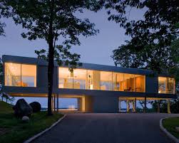 The very antithesis of bling. Vertical T Shaped Hilltop House Exposes Views On All 4 Sides