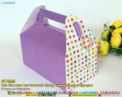 Di situs ini kami hanya menjual kotak yang ready uk. Dus Kue Atau Box Souvenir Ulang Tahun Dengan Pegangan Souvenir Pernikahan Ulang Tahun Tas Kertas Pernikahan Unik