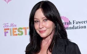 Renate Hall's Instagram, Twitter & Facebook