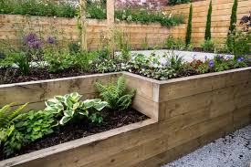 An advantage of a railway sleeper decking is that you can install it over a concrete. Stylish And Smart Ways To Use Railway Sleepers In Your Garden Houzz Ie