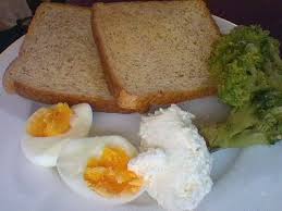 Whole Wheat Bread Toast Hard Boiled Egg Cottage Cheese And Boiled Broccoli Pan Integral Tostado Huevo Hervido Qu Bread Toast Whole Wheat Bread Wheat Bread