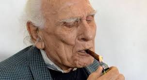 Dopo infinite battaglie e scioperi della fame intrapresi, malato da tempo, marco pannella è morto all'età di 86 anni il 19 maggio 2016 a roma. Marco Pannella Torna Dopo L Intervento Per Aneurisma E Fuma Un Sigaro Il Mattino It