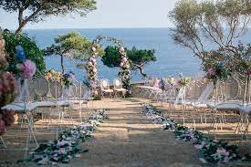 De bodas en el mundo queremos darles algunas pinceladas de ciertas costumbres que rodean a las bodas mexicanas. Una Boda Frente Al Mar En La Costa Brava