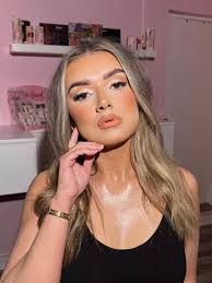 Whitney Dudley's Instagram, Twitter & Facebook