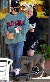 At one point, vorce was spotted wrapping his arm around eilish as she rested her head on his shoulder and held on to his waist. Billie Eilish Snuggles With Rumored New Beau Matthew Tyler Vorce While Out For Coffee In Los Angeles Ali2day