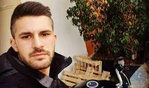 Αλεξανδροσ 30 αθηνα 11 καρανικασ νασοσ 30 αθηνα 11 σωτηρχοσ κωνσταντινοσ 30 αθηνα 11 ψαρογιαννησ θεμησ 30 αθηνα 11 ζαρακουδησ νικοσ 30 αθηνα 11. Nasos Karanikas Aytos Einai O Odhgos Ths Corvette Poy Ton Skotwse Gnwstos Epixeirhmatias Poso Xronwn