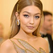 This provides plenty of styling options like leaving your hair down with layers, waves, braids, ponytails or curls. How To Copy Gigi Hadid S Hair At The Met Gala