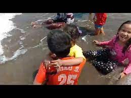 Ngomong gombong is about the history of gombong, a small town in central java, originally written in bahasa indonesia, and aimed to encourage young indonesians to explore local history based on. Wisata Pantai Jetis Kebumen Youtube