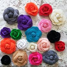 Infine, con l'aiuto di un piccolo cerchietto di feltro (10) incolliamo il fiore su di esso. 10 Pz Lotto 3 6 Cm Colori Casuali Rosa Testa Di Feltro A Mano Del Fiore Della Camelia Gioielli Fai Da Te Abbigliamento Accessori Di Cerimonia Nuziale Del Partito Decorazioni Per La Casa Artificial