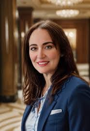 Shari Strauss's Instagram, Twitter & Facebook