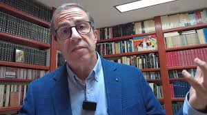 Lalo Mora es uno de los grandes representantes del regional mexicano, con  una carrera de más de 50 años. Junto con Melo Montoya, conoce la historia  de una de las figuras musicales