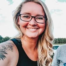 Allison Capps's Instagram, Twitter & Facebook