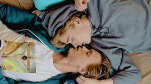The way they looked at each other when they first kissed underwater (just like romeo & juliet). 13 Times Isak And Even From Skam Made Out And Satisfied Our Thirst Popbuzz