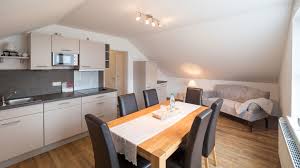 Bestätigt wurde mir eine wohnung im ersten stock. 6 Personen Haus Seestern Spiekeroog