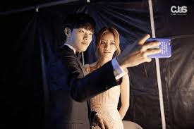 Ryu joon yeol v live. Look At Ryu Jun Yeol S Flustered Reaction When Being Asked About His Girlfriend Hyeri Channel K