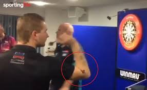 Dimitri van den bergh (born 8 july 1994) is a belgian darts player who currently competes in professional darts corporation events. Video Dimitri Van Den Bergh Shows Special Trickshot Sportvideos Tv