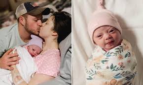 Counting On Stars Josiah And Lauren Duggar Welcome A Baby Girl Named Bella Milagro Daily Mail Online