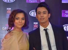 Tengok, datuk alif syukri dan buat kelas untuk kenal mana satu alif aziz dan mana satu datuk alif syukri. Tiga Kali Kantoi Curang Antara 7 Kontroversi Aliff Aziz Sejak Bergelar Artis Hiburan Mstar