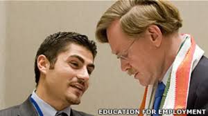 Jóvenes vulnerables consiguen vía rápida para un empleo