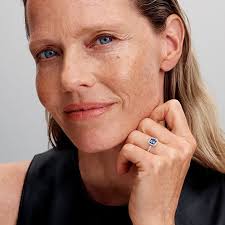 PANDORA : Sparkling Square Blue Halo Ring