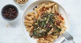 Wurzige Scharfe Mangoldpasta Mit Hackfleisch Eatbetter Gesunde Einfache Rezepte Tipps Fur Jeden Tag Rezept In 2020 Hackfleisch Rezepte Mangold