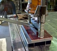 Mini Press Brake By Cardan531 Homemade Mini Press Brake Powered By An Air Hydraulic Cylinder Http Www Homemadeto Press Brake Sheet Metal Brake Metal Shop