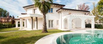 Forte dei marmi (lu) via giuseppe mazzini si vendono 2 ville 1 con e 1 senza piscina, 200 mq con 13 locali forte dei marmi. Forte Dei Marmi Villa Di Lusso Vendesi Lionard