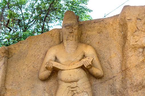 Parakramabahu Statue Potgul Vihara 3.5 metres granite royal portrait manuscript Parakrama Samudra shore Polonnaruwa
