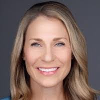 Kari Saylor's Instagram, Twitter & Facebook