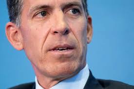 Goldman Poaches Rivals' Marketers in Bid to Grow Fund Management Arm