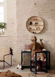 pin van insidecloset op nouvelle maison kindertafel vloerkleed kinderkussens