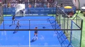 Integrado no plano de actividades do programa de desenvolvimento de padel escolar, decorreu no dia 15 de junho uma ação de sensibilização de padel escolar adaptado. Video O Momento Em Que Um Jogador De Padel Choca Com O Painel De Vidro Observador