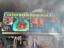 Tidak hanya desain eksterior rumah saja yang di buat terbalik, namun juga interior yang ada di dalamnya. 4 Tempat Menarik Yang Wajib Dikunjungi Di Kundasang Sabah Cari Infonet