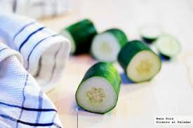 Cortar por la mitad cada pieza y en un recipiente mezclar la pulpa de los pepinos, el atún desmigado, el tomate y la zanahoria, la. Pepino Una Hortaliza Muy Comun En La Cocina Mediterranea
