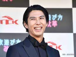 見てくださった方、 本当にありがとうございました。 バタバタしているので、 また後日思いはお伝えしますが、 この作品に関われた事を誇りに思います。 è³€æ¥è³¢äººã®è¦ªã‚'è³€æ¥åƒé¦™å­ã¨èª¤è§£ã™ã‚‹äººãŒç¶šå‡º ï¼'äººã®é–¢ä¿‚ã¯ Grape ã‚°ãƒ¬ã‚¤ãƒ—