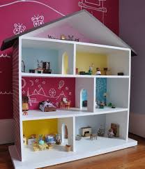 Puppenhaus Selber Bauen Einfach Idee Bunt Wandgestaltung Raeume Spielzeug Haus Selber Bauen Puppenhaus Kinderzimmer Organisieren