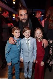 Movie Stars Nicholas Crovetti Cameron Crovetti And Ivy George All Caught Up With Jason For A Snap Jason Momoa Lisa Bonet Aquaman