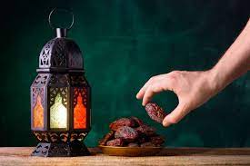 Während des fastenmonats ramadan sollen gläubige moslems zwischen sonnenaufgang und wann wird ramadan gefeiert? Ramadan Regeln Bedeutung Des Fastenmonats