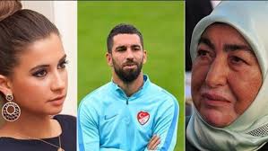 Haber spikeri #ntv i̇nsan olduğunuzu hatırlayın, geriye kalan her şeyi unutsanız da olur. Semiha Yildirim Dan Buse Terim Ve Arda Nin Annesine Telefon Son Tv