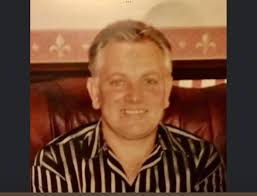 Im hoping to be reunited with my uncle.. my dad lost contact with his  brother and the last we heard he was living in toddington uk in 2004.. his  name is martin