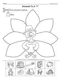 These adorable thanksgiving worksheets for preschoolers are free preschool worksheets perfect then preschoolers can work on identifying beginning sounds with these thanksgiving phonics. Phonics Worksheet For Beginning Sound T As In Turkey Great For Thanksgiving Themed Morning Work Thema Phonics Worksheets Thanksgiving Kindergarten Phonics