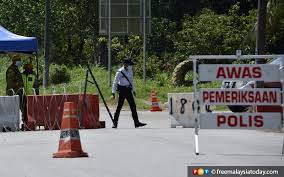 Setakat ini terdapat 103 buah kolej komuniti di berbagai lokasi di setiap negeri di seluruh kolej komuniti berada di bawah kendalian jabatan pendidikan politeknik dan kolej komuniti (jppkk), kementerian pendidikan malaysia (kpm). Senarai Kursus Kolej Komuniti Yang Ditawarkan