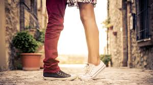 Resultado de imagen para bajitas abrazando altos