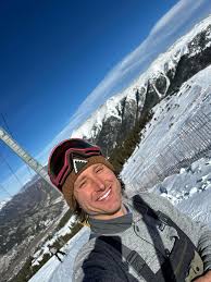 What up yall!! Headed to copper tomorrow (11/27)! If anyone is down to  carpool (from Dino lots) or just want to meet to shred, HMU! Dm or comment  below! Thanks for looking!