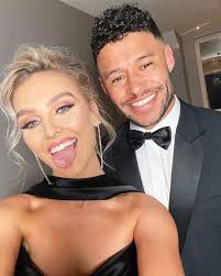 See her all boyfriends' names & biography. Perrie Edwards Und Alex Oxlade Chamberlains Liebesgeschichte Als Sie Das Erste Baby Ankundigen Aktuelle Boulevard Nachrichten Und Fotogalerien Zu Stars Sternchen