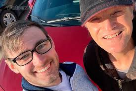 Le regalan un coche por ser el mejor repartidor de pizzas de la ciudad