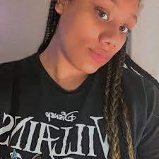 how many people did they allow in the room when you gave birth ?